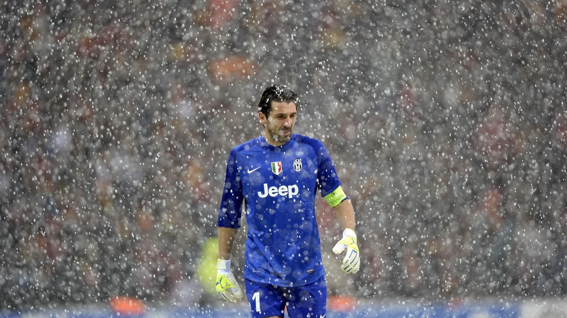 年轻门将神勇扑救帮助球队零封对手